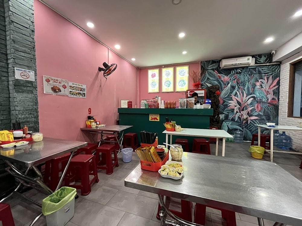 inside pho phu gia restaurant